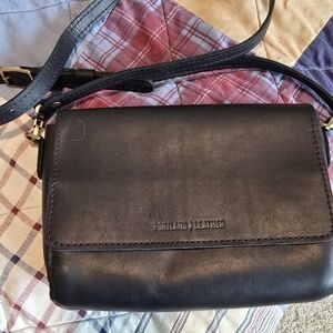 Portland Leather Medium Black Metro Crossbody